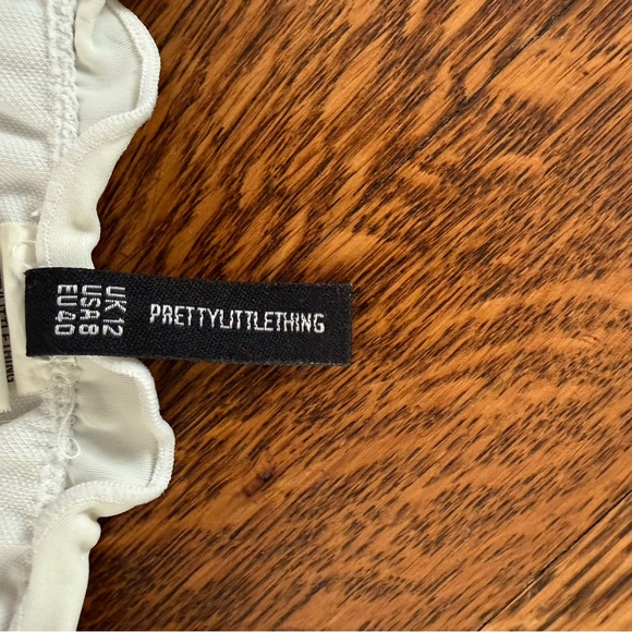 PrettyLittleThing White Ruffled Bikini Set - Picture 2 of 2